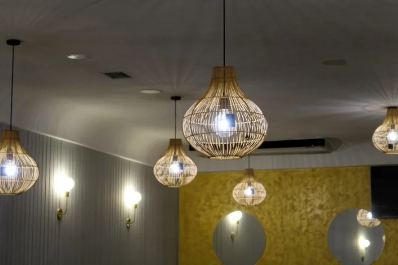 部屋をおしゃれに明るくする天井の間接照明