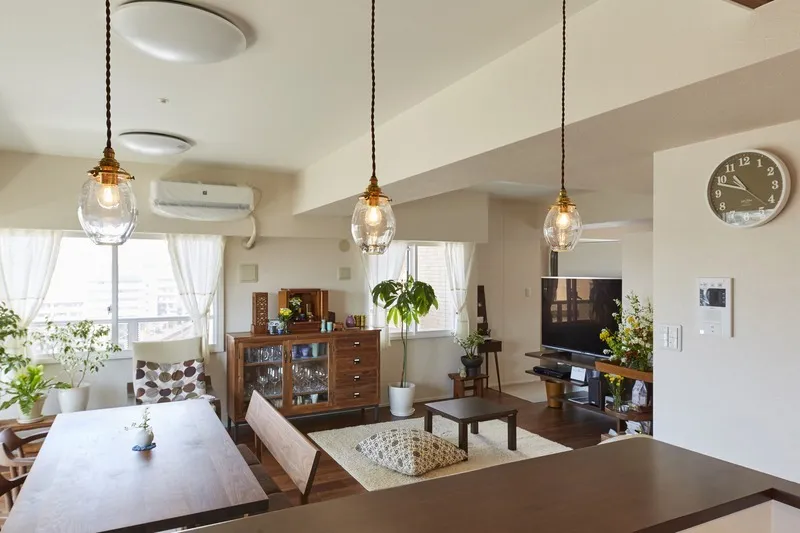 ウォールナットの床と愛猫と暮らす家